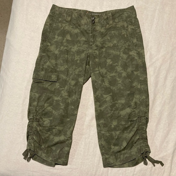 Nike ACG Green Camo Capris with Adjustable Length - Picture 1 of 15